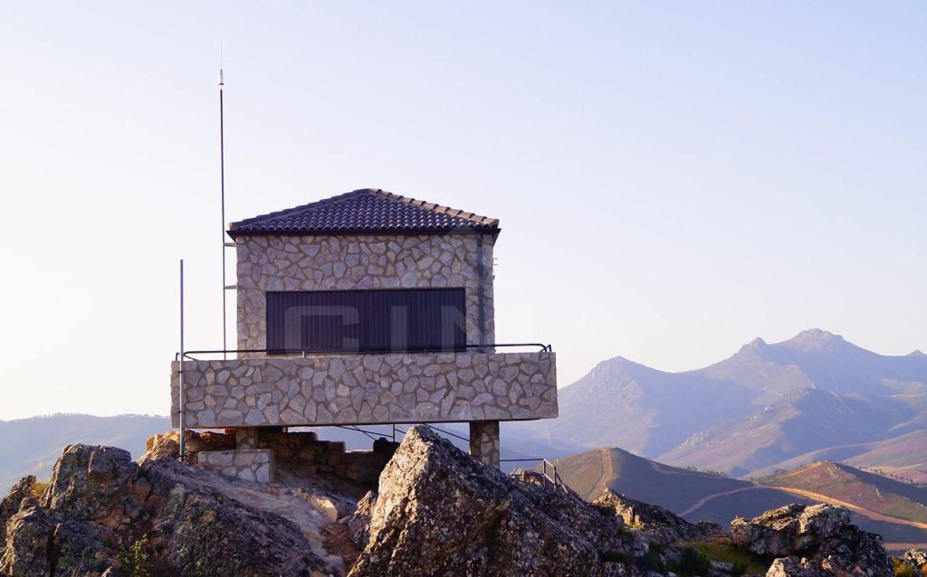 Torre de vigilancia contra incendios forestales en el T.M. de Cañamero (Cáceres)